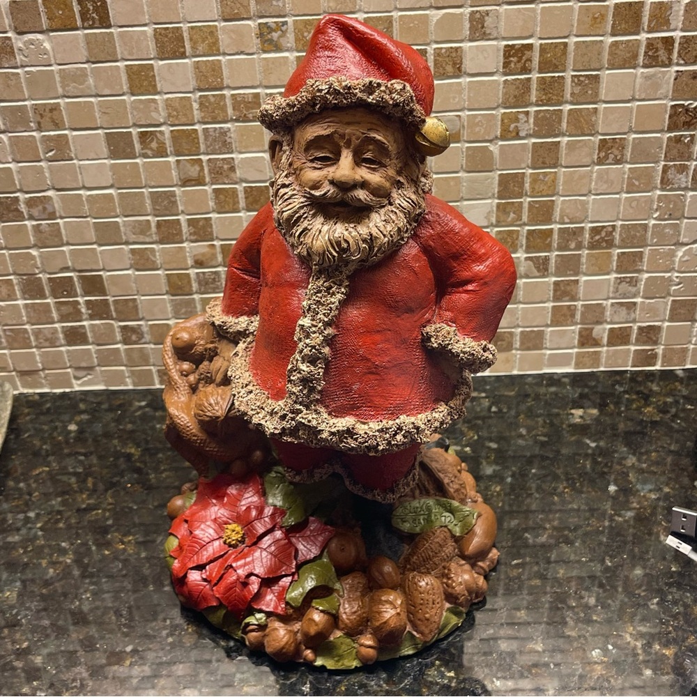 Tom Clark Handmade Vintage Old Worrld Style Santa Figurine #72β 1983